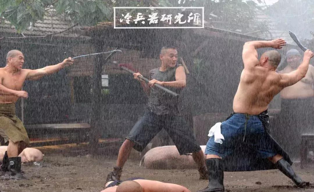 骑自行车耍红缨枪就能cos赵子龙？古代真正的骑马打仗什么样？