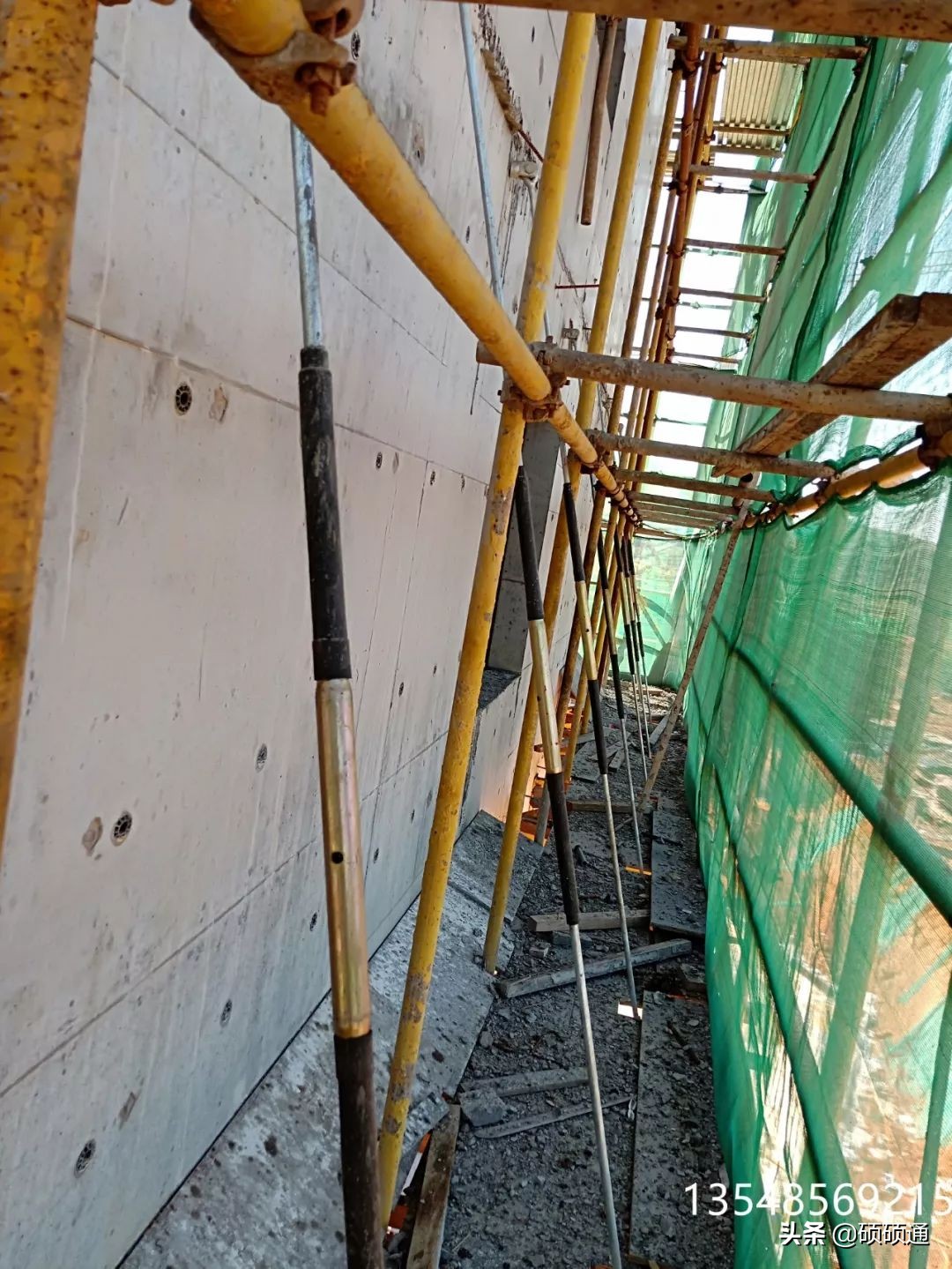 一种新型悬挑架的安装搭设装置,施工现场新型悬挑架