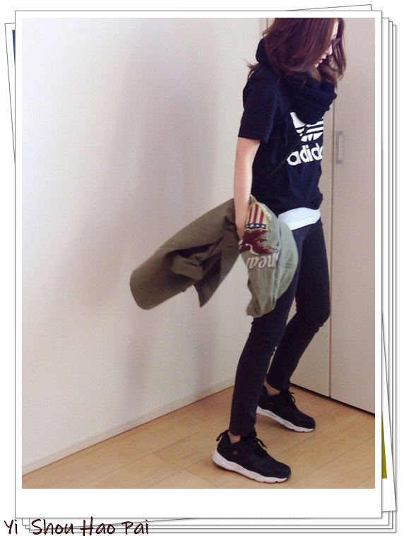 Adidas的单品怎么搭？日本时尚女人的运动风穿搭示范，时髦吸睛