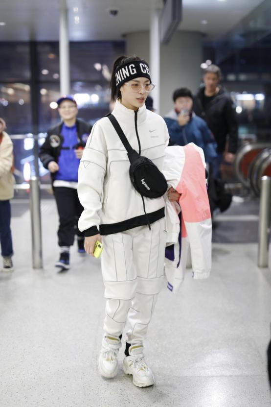 钟楚曦穿搭最新,钟楚曦穿搭风格