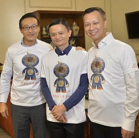 12天内赶制13万件，他帮阿里定制“上市纪念服”