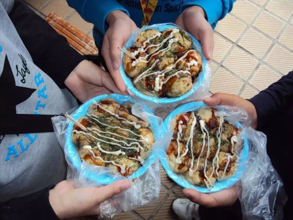 他的“三无”章鱼烧只卖给学生，却受到无数家长欢迎|日本·草津