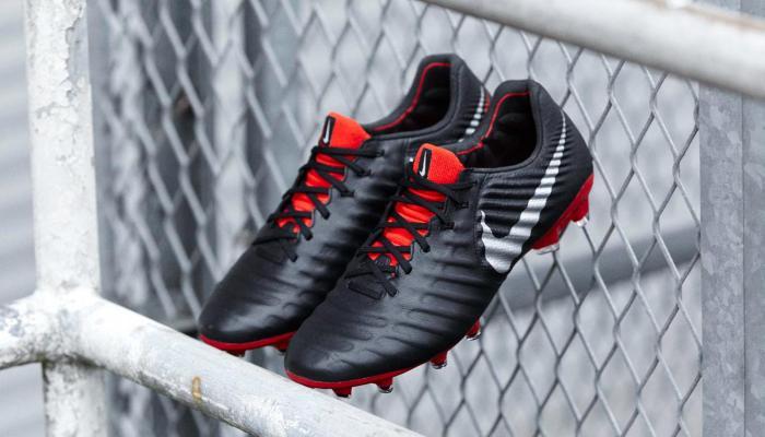 nike公认脚感最好的足球鞋,工欲善其事必先利其器训练