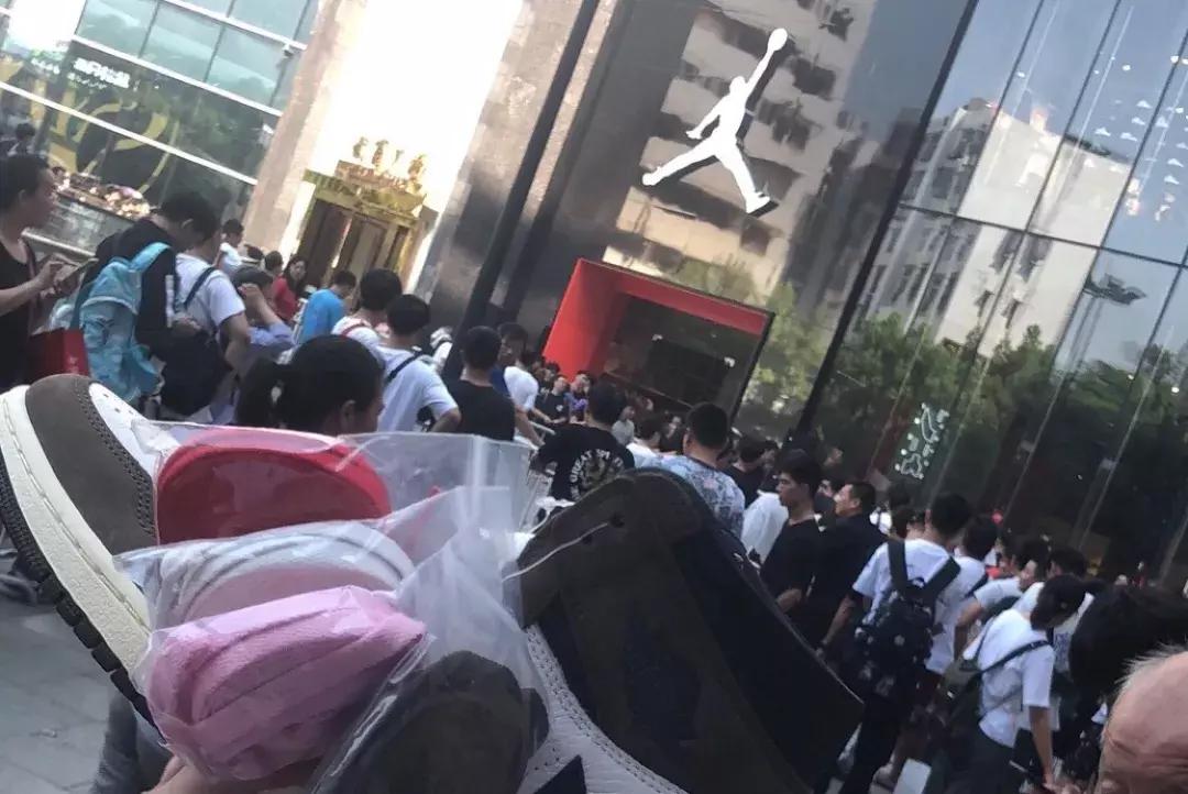 4天暴涨900%，00后都跑去炒鞋了