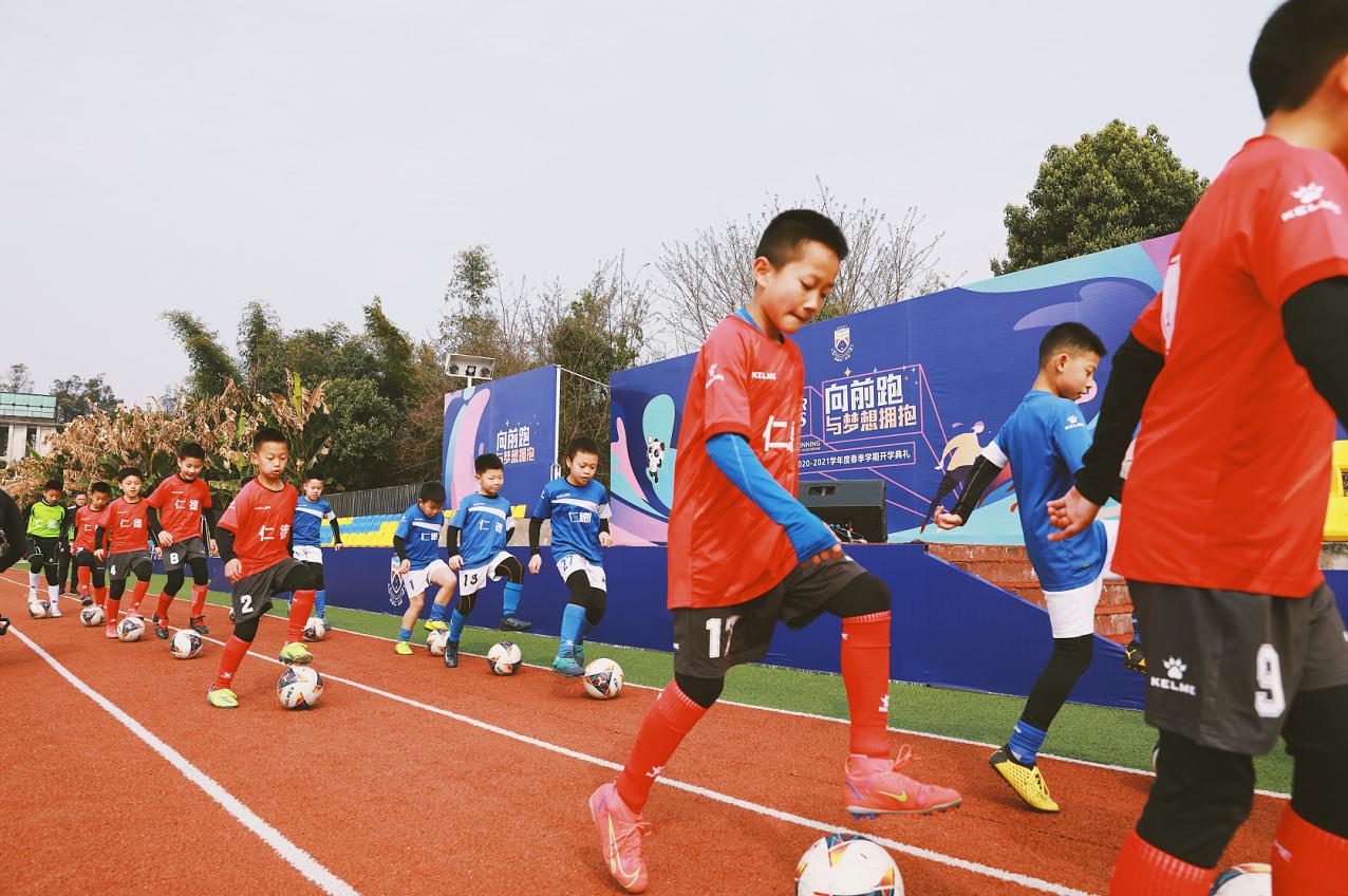 运动明星助阵、共绘大运画卷，这所学校的开学典礼，“燃爆了！”
