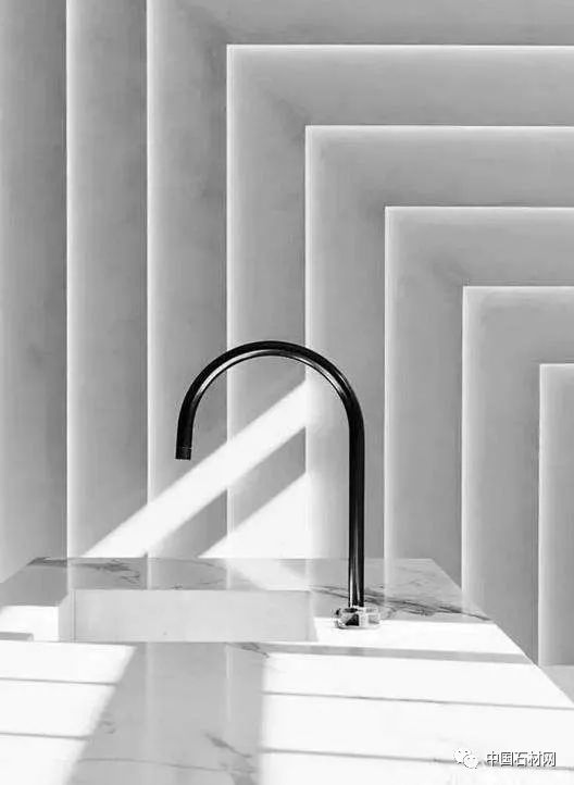 真是浪费，100多万的爵士白大理石装成这样，还好我不是业主