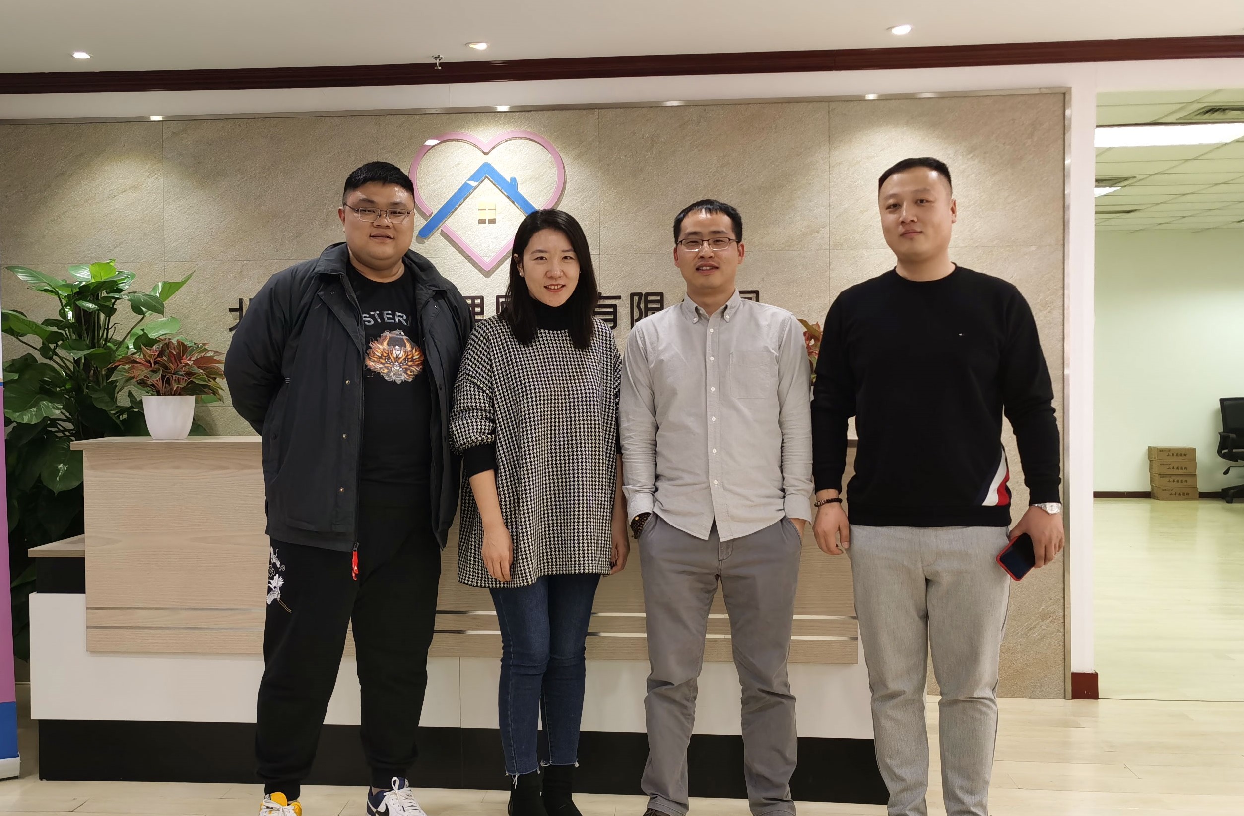 热烈恭喜李总成为战略合作伙伴,恭喜李总签约成功