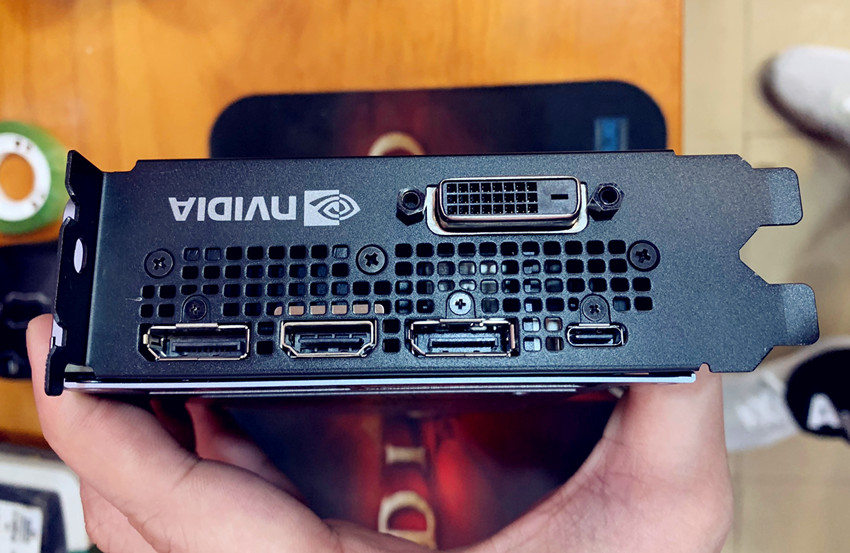 为信仰充值，3700元的英伟达RTX2070显卡开箱体验！