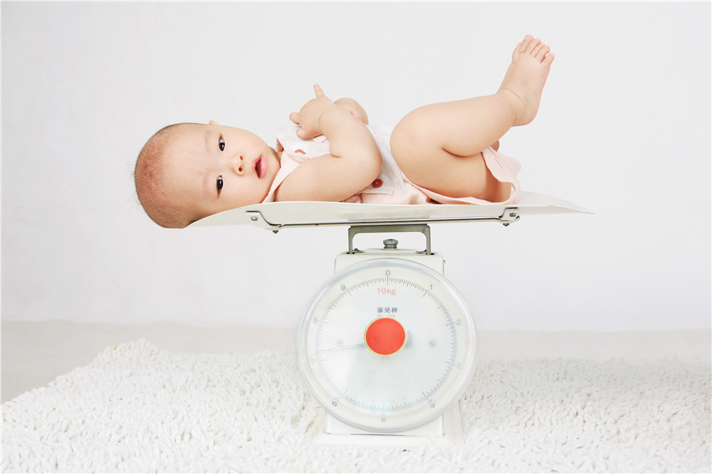 如何制止宝宝抓痒,三个月宝宝会挠痒吗