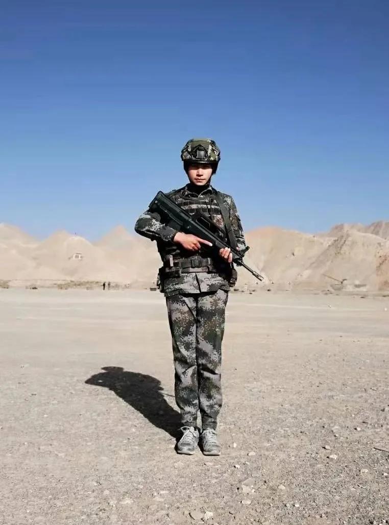 老兵退伍感人瞬间,老兵退伍潸然泪下