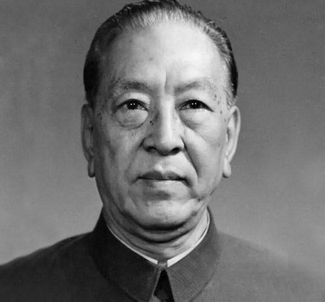 *飚耿**：曾送一只老虎给毛主席，身兼北欧三国使节，晚年成为副国级