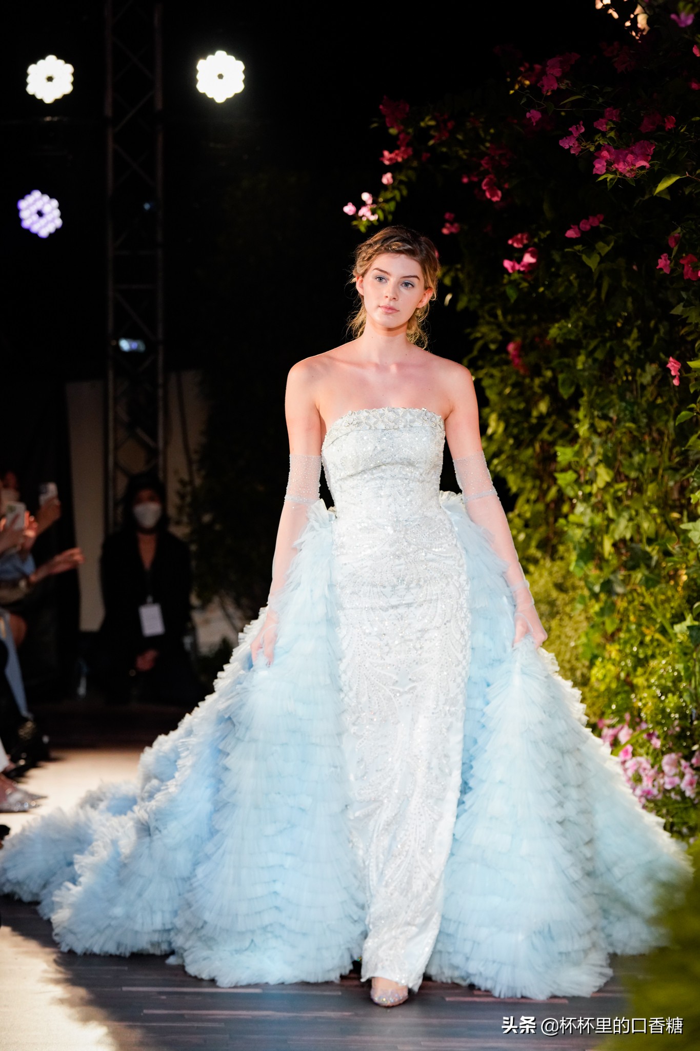 迪士尼公主礼服女童,迪士尼公主礼服还原冰雪奇缘