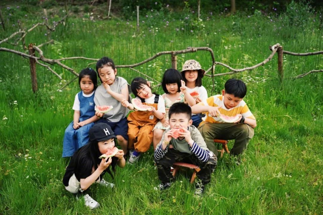 露营这阵风刮得太猛了，组团睡野地到底爽在哪里？