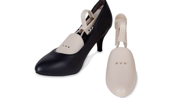 新买的鞋小了夹脚怎么办,鞋子走路弯曲的地方夹脚