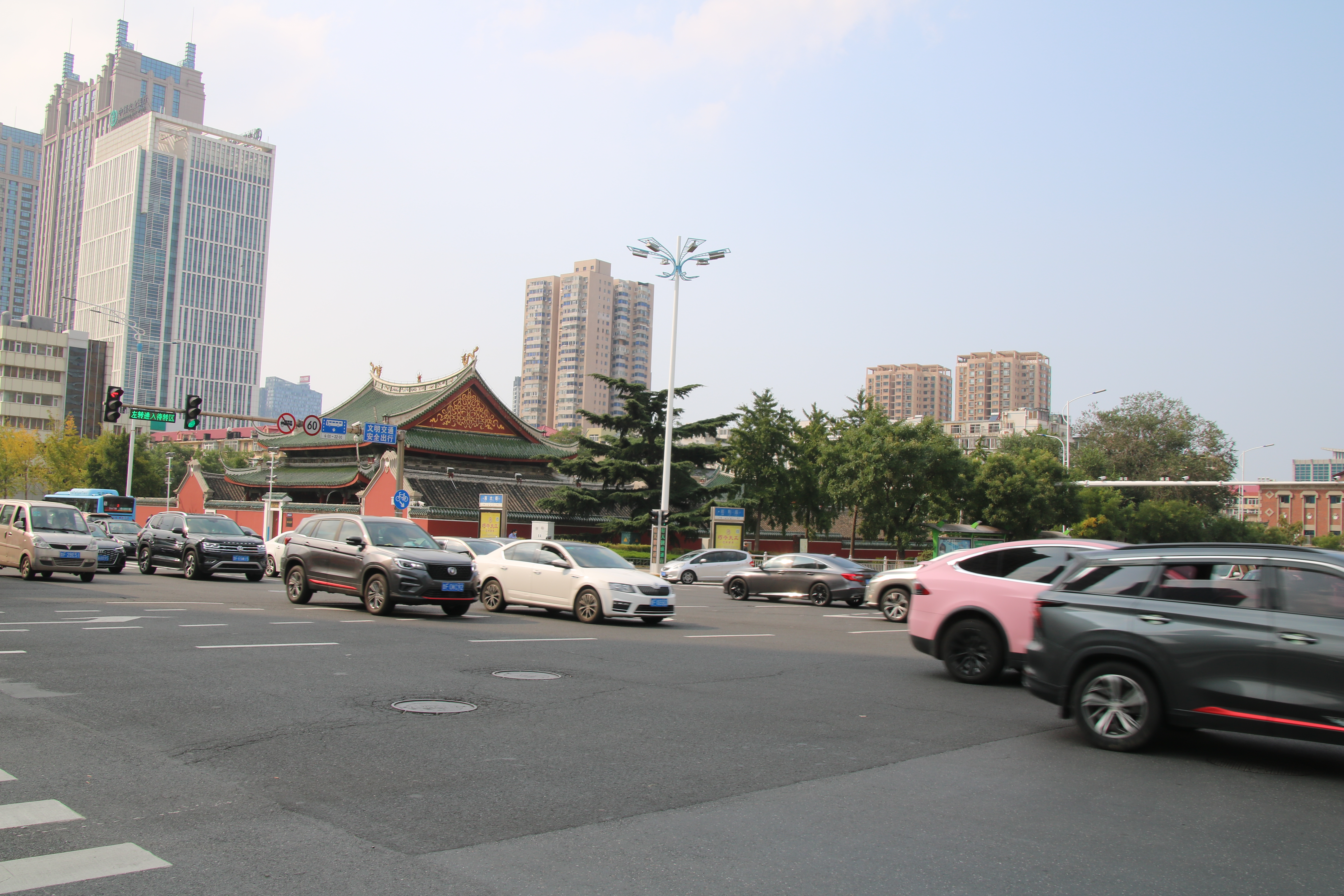 烟台有大型购物中心吗,烟台新世界地下购物广场