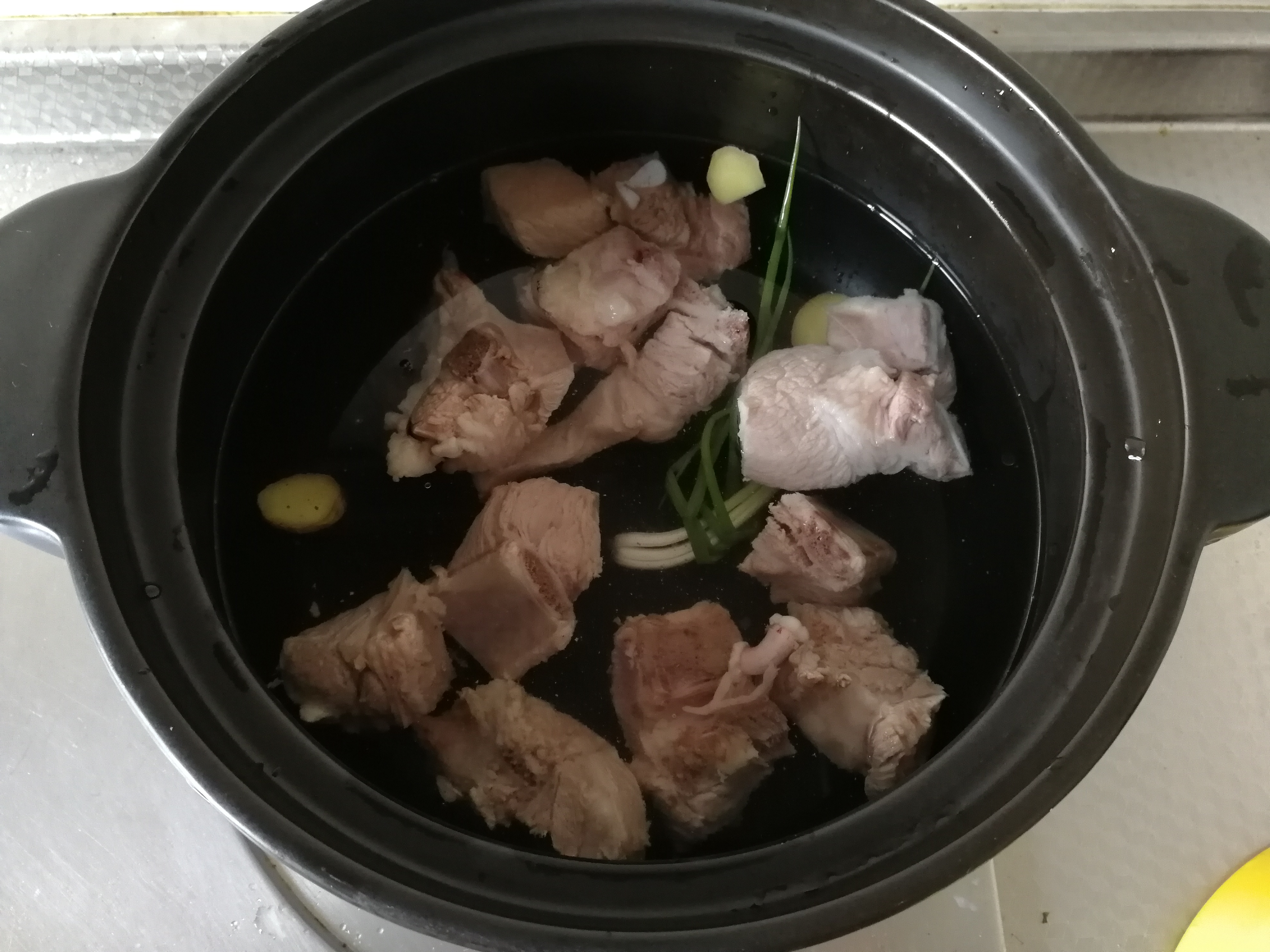 砂锅萝卜排骨汤做法家常,砂锅土豆胡萝卜炖五花肉做法