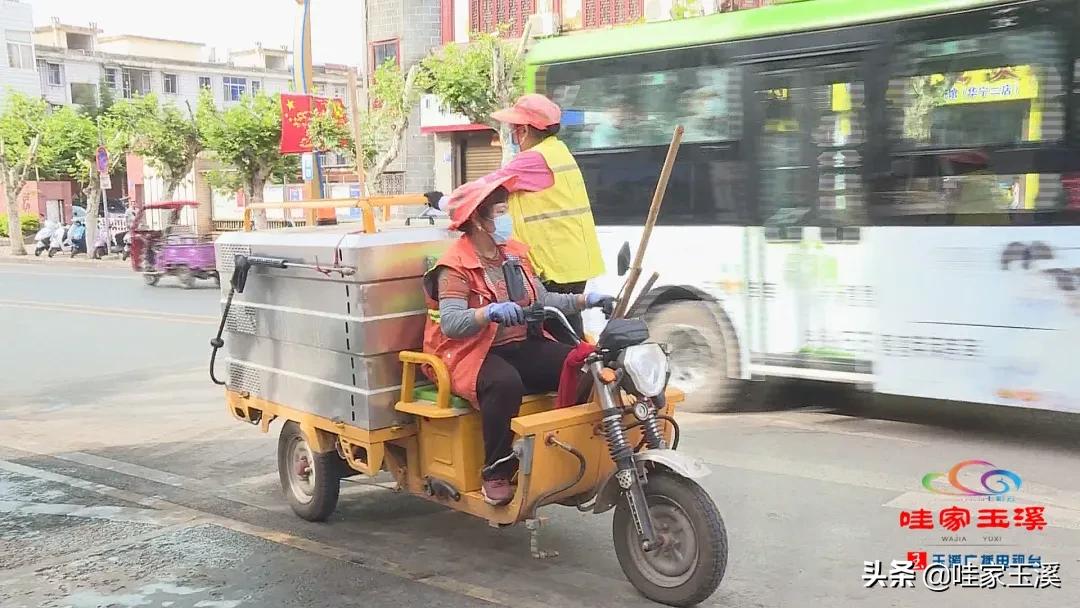 百名劳动者畅谈百年丨李从英：美丽的“城市黄玫瑰”