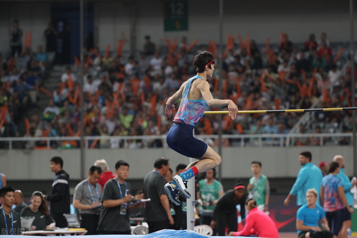 张国伟跳高复出,跳高运动员张国伟龙吸水