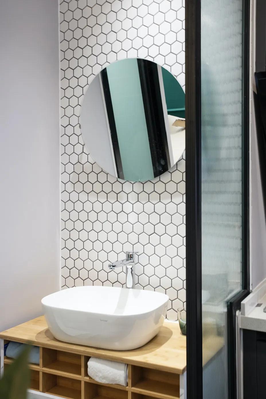 扔掉浴室柜,浴室柜非常难看想扔了