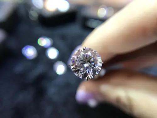 锆石钻石价目表,有没有几千块钱一克拉的锆石