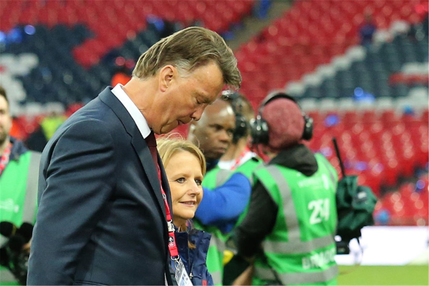 回忆曼联大厦一步步倒塌的过程索帅该如何带年轻红魔重返巅峰？