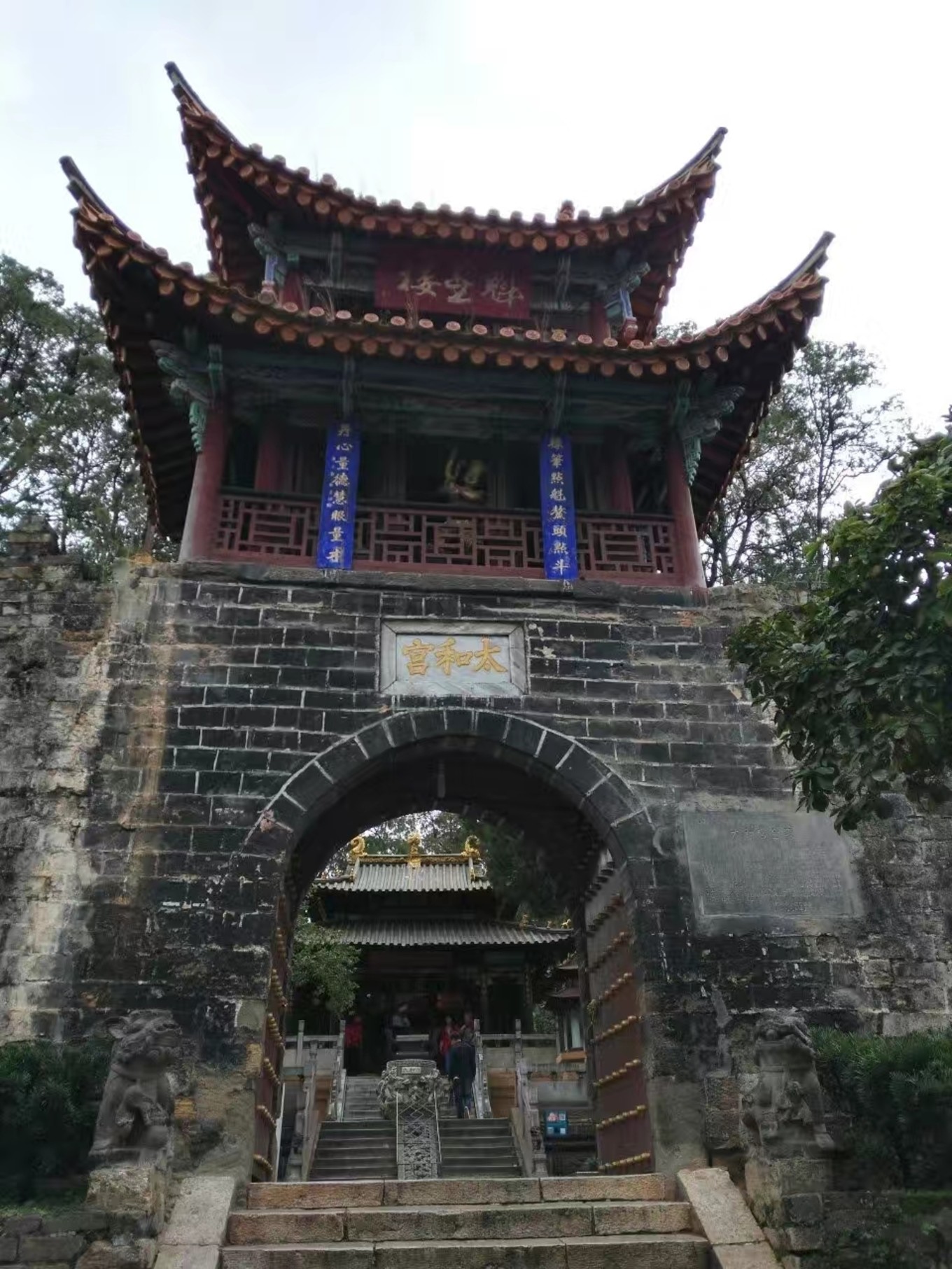 云南虎跳峡徒步线路初级,虎跳峡徒步28道弯