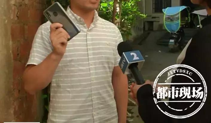 男孩进教室发现不对劲 (男孩一进教室发现不对劲)