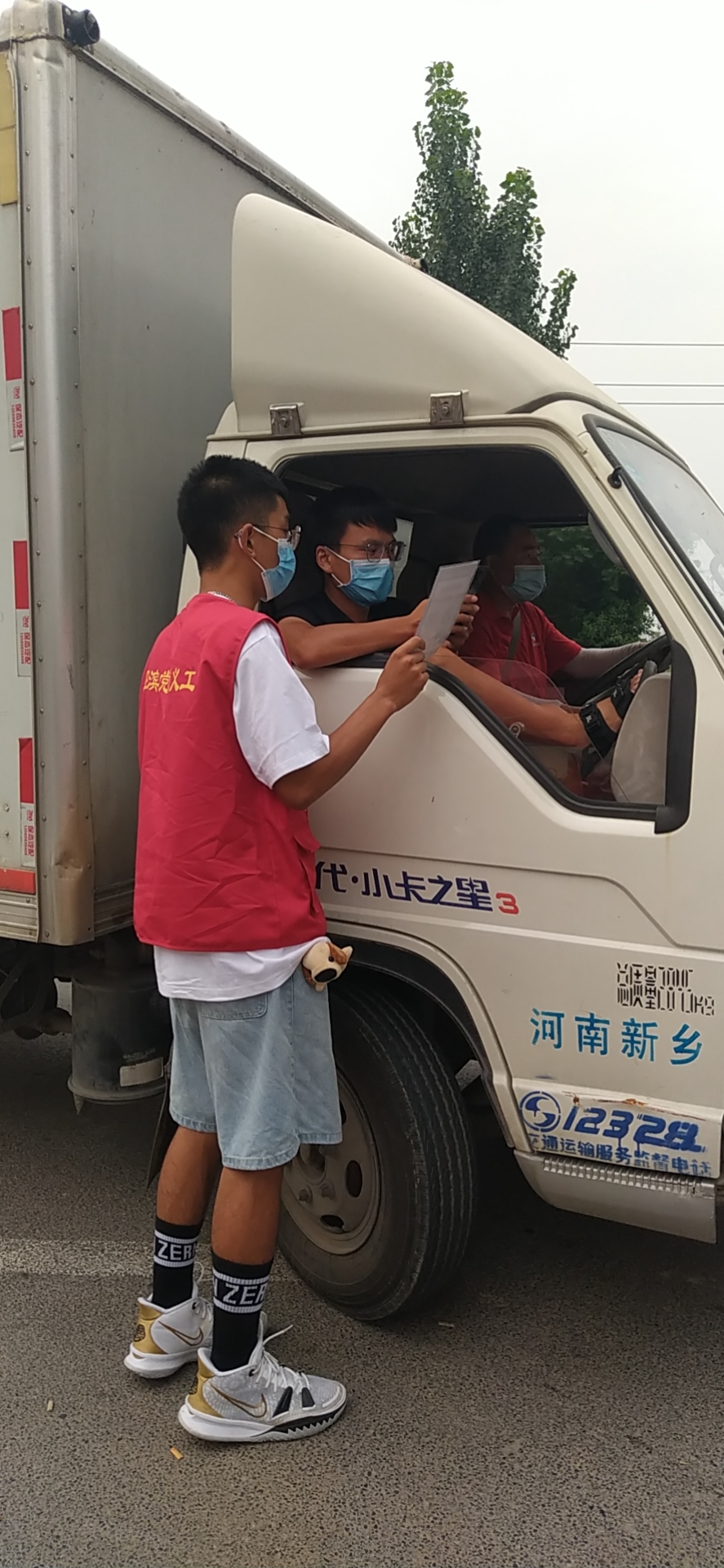 真赞青年|魏成雨：泡水7小时小腿抽筋，仍坚持救援