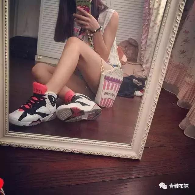 女生适合穿什么运动鞋跑步,矮个子女生穿什么运动鞋好看