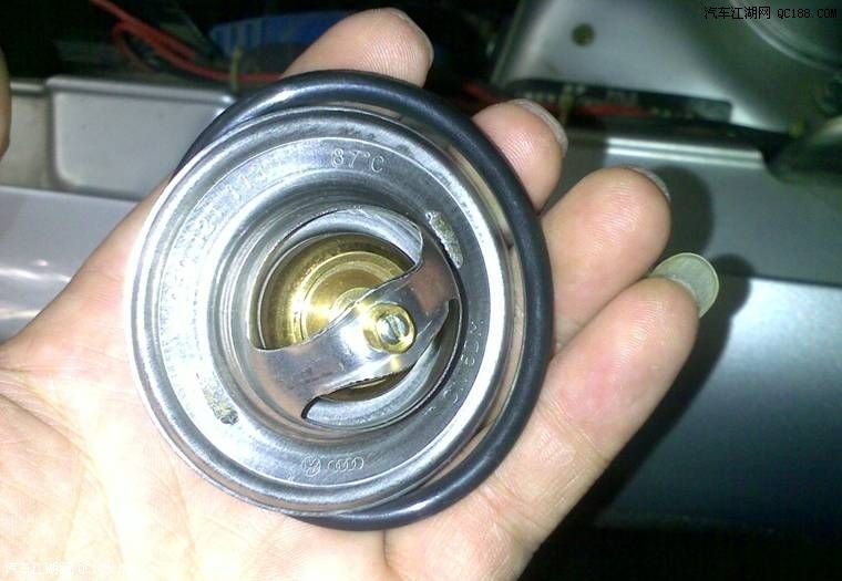 polo水温正常但报警一闪一闪,polo水温表报警怎么回事