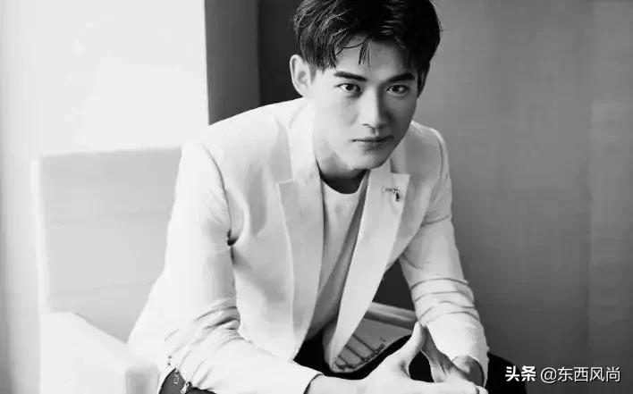 比较时尚比较酷的西装穿搭法,男装穿搭博主型男西装