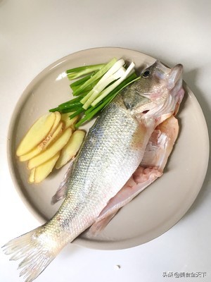 清蒸鲈鱼的火候该怎么掌握,清蒸鲈鱼用多大火候