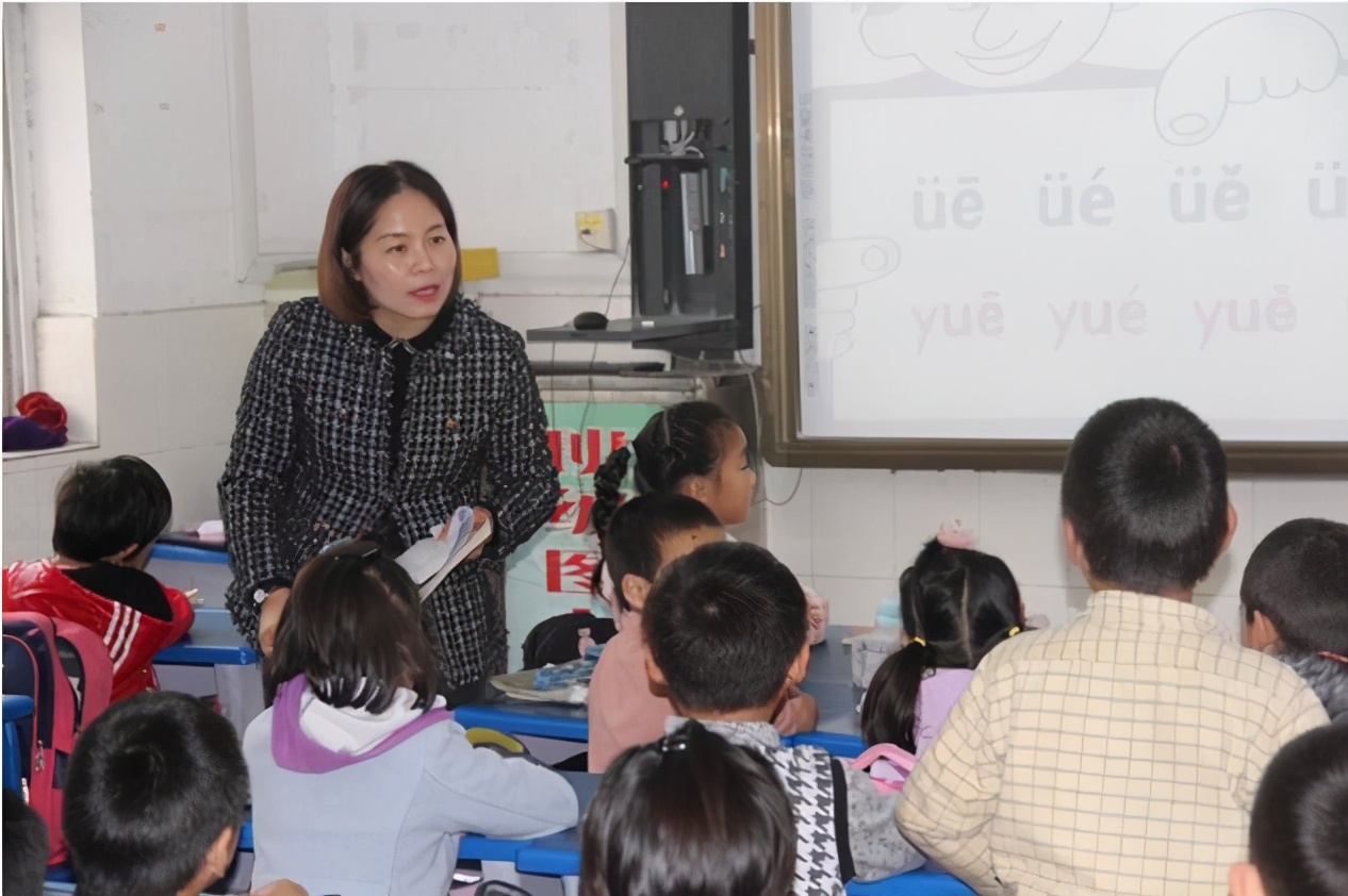 ​县教师发展中心视导检查曹庙小学教育教学工作