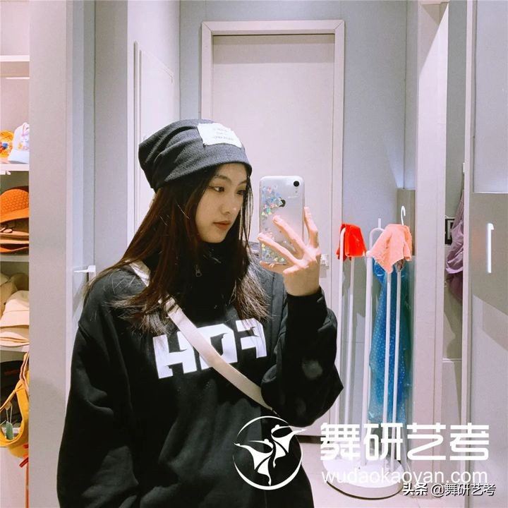 “现在，我是软度技巧剧目全面成长的舞蹈生！”