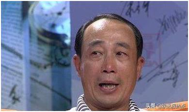 曾直指冯小刚“装洋蒜”，46岁娶小4岁三婚妻子，今64岁生活惬意