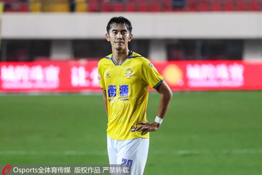 职业足球没钱玩不转！新东家强势介入，这支濒临解散的球队，竟然完成“两连升”