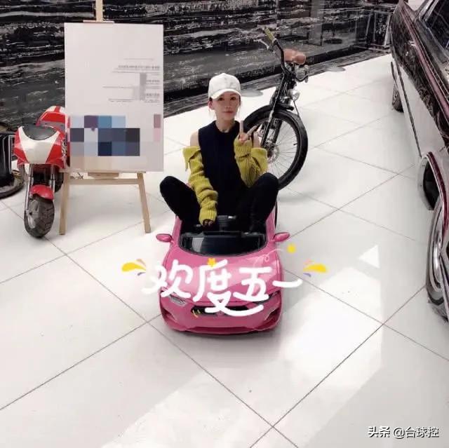 40岁潘晓婷新年首度亮相,潘晓婷最新照