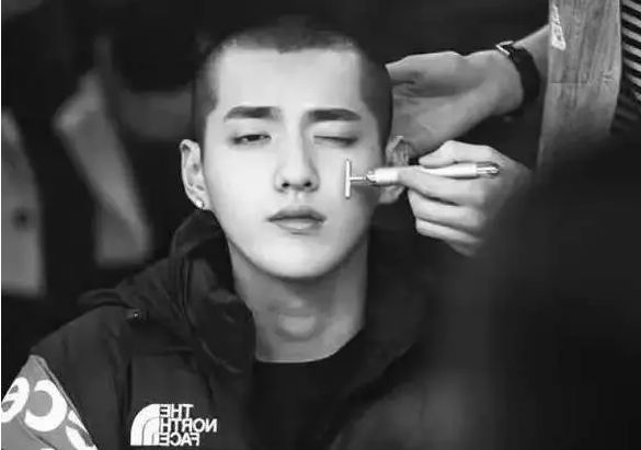 真的不是来搞笑的，樱花妹对小V脸的执着我是真的服！