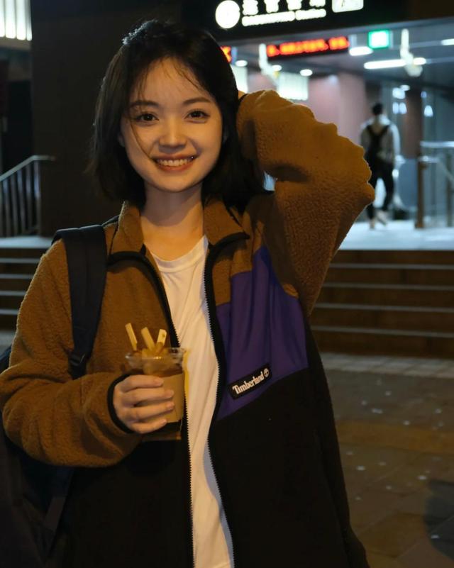 适合圆脸女生的日系短发发型流行,日系二次元短发烫发圆脸