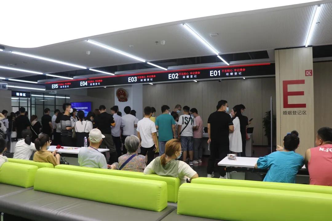 七夕：盐湖区政务服务中心登记结婚199对