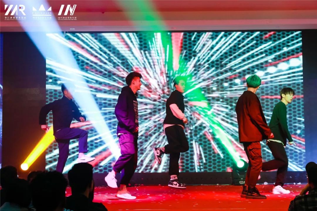 “筑梦华娱，致远未来”时代华娱第十一月总结大会