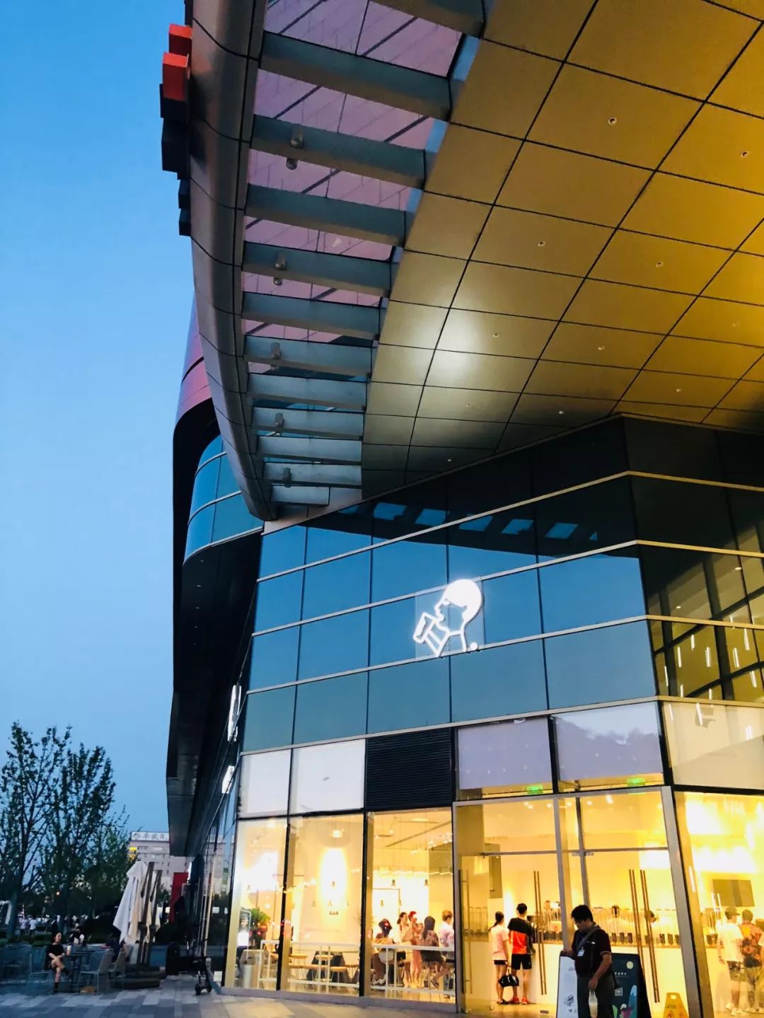 在机场睡觉24小时,在机场等待的6个小时