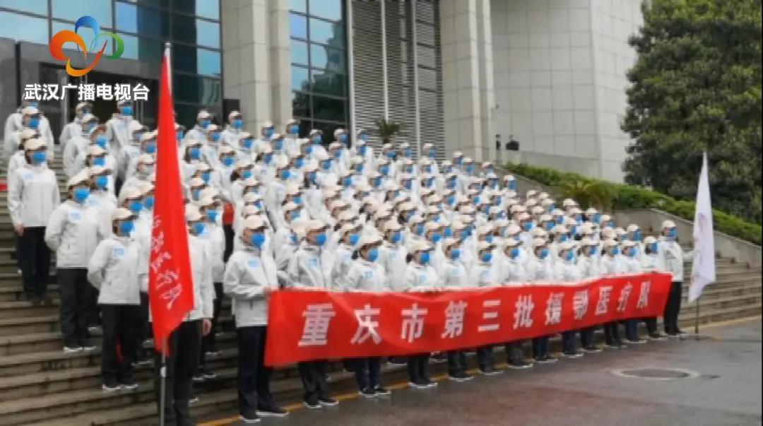 最高的礼遇最深的敬意,最高礼遇迎接英雄凯旋路人鸣笛