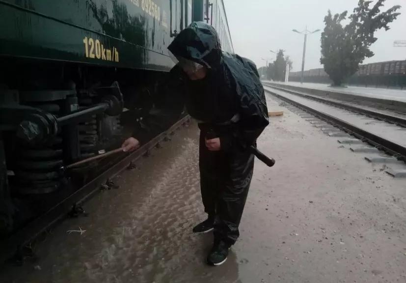 防水性较好的劳保鞋是什么牌子,防水劳保鞋十大排名榜第一名