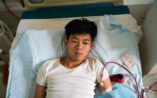 8年前，为了买苹果手机“卖肾”的高中生，现状如何？三级伤残