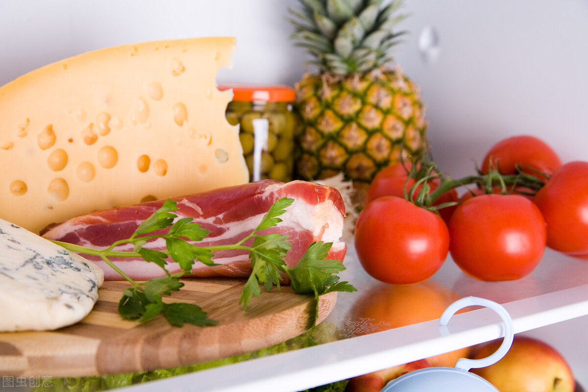 容声冰箱与美的冰箱哪个性价比高,如何选择既实用价格又合理的冰箱