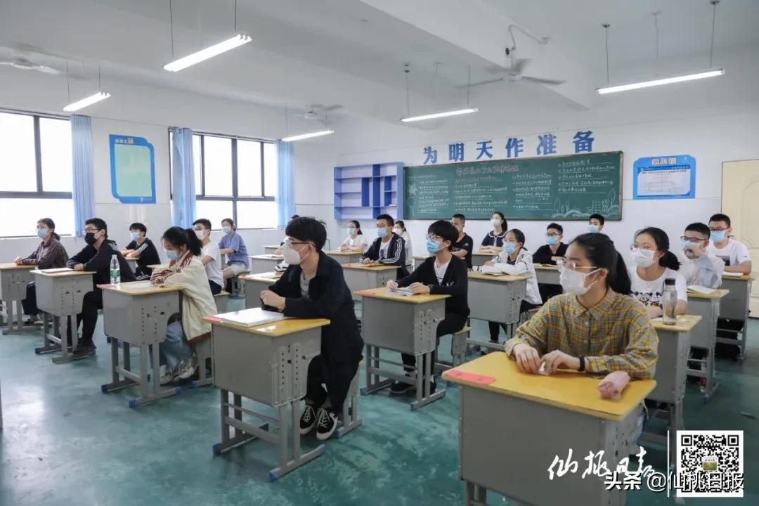 仙桃万余名初三学子复学，家长直呼“神兽终于归笼啦！”
