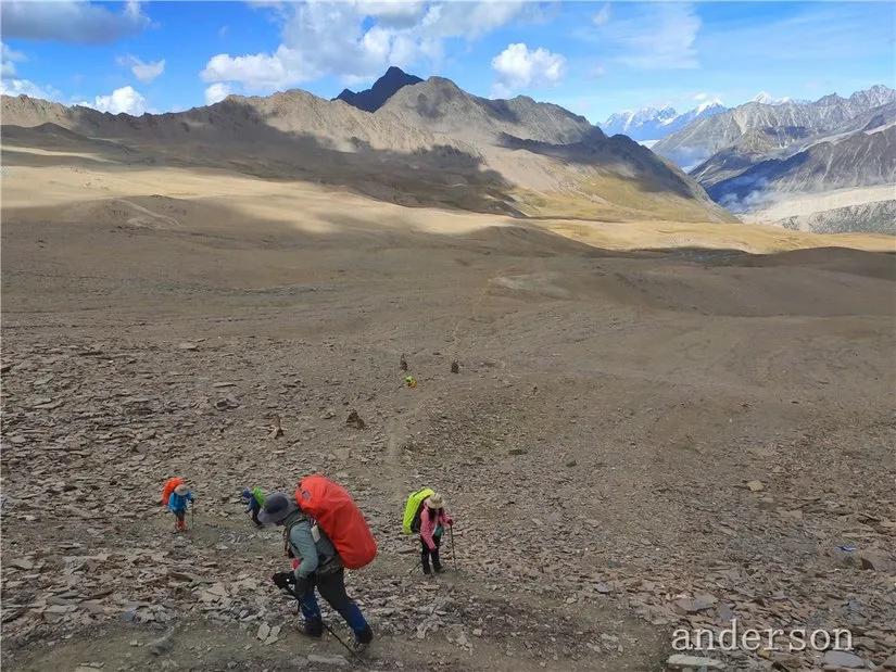 陪着贡嘎过仲秋，深夜听到女生的尖叫（上）