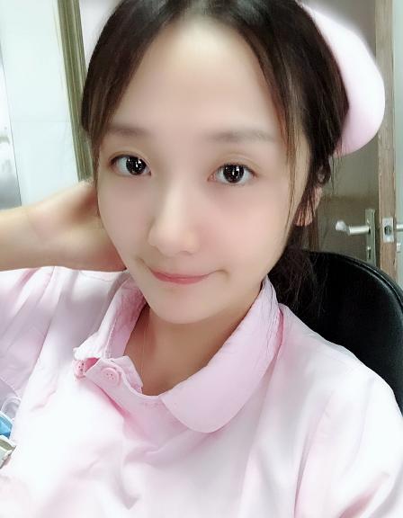 26岁女星台前台下两个样！私下身份引热议，网友指挣得比当明星多