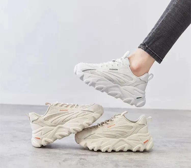 谁说小白鞋土这样穿又酷又美,百搭小白鞋显脚小高级感新款